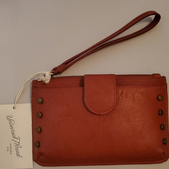 Gorgeous New with tags Universal Thread - Wristlet❌ - Picture 1 of 11